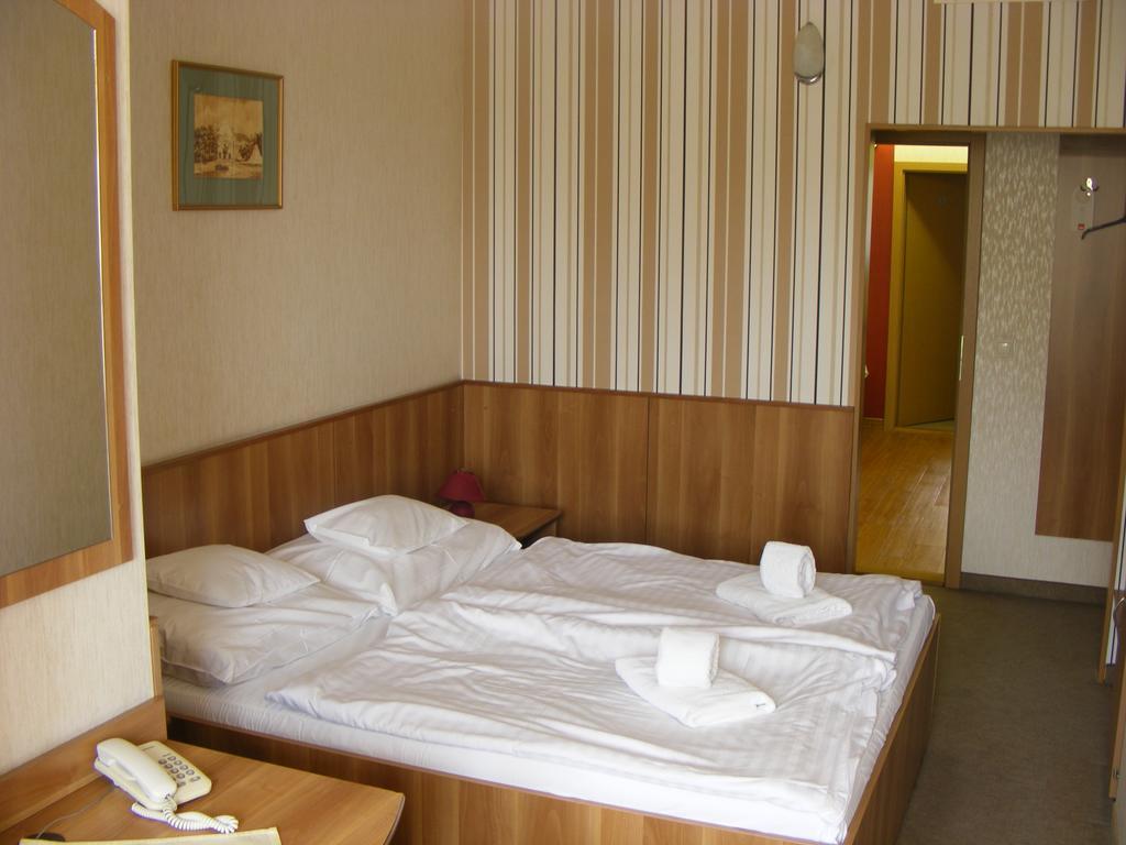 Hary Hotel Kecskemét Habitación foto