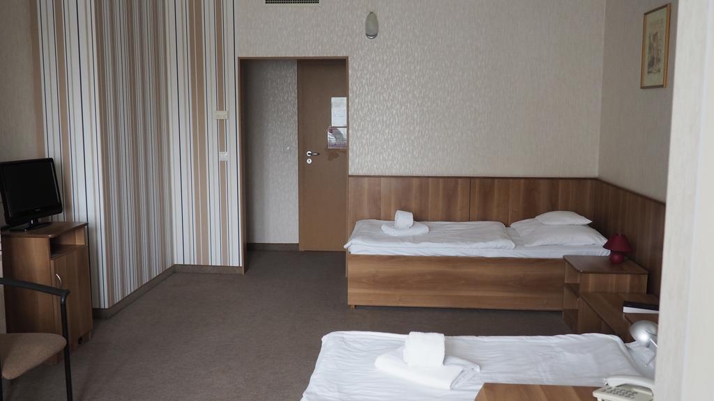 Hary Hotel Kecskemét Habitación foto