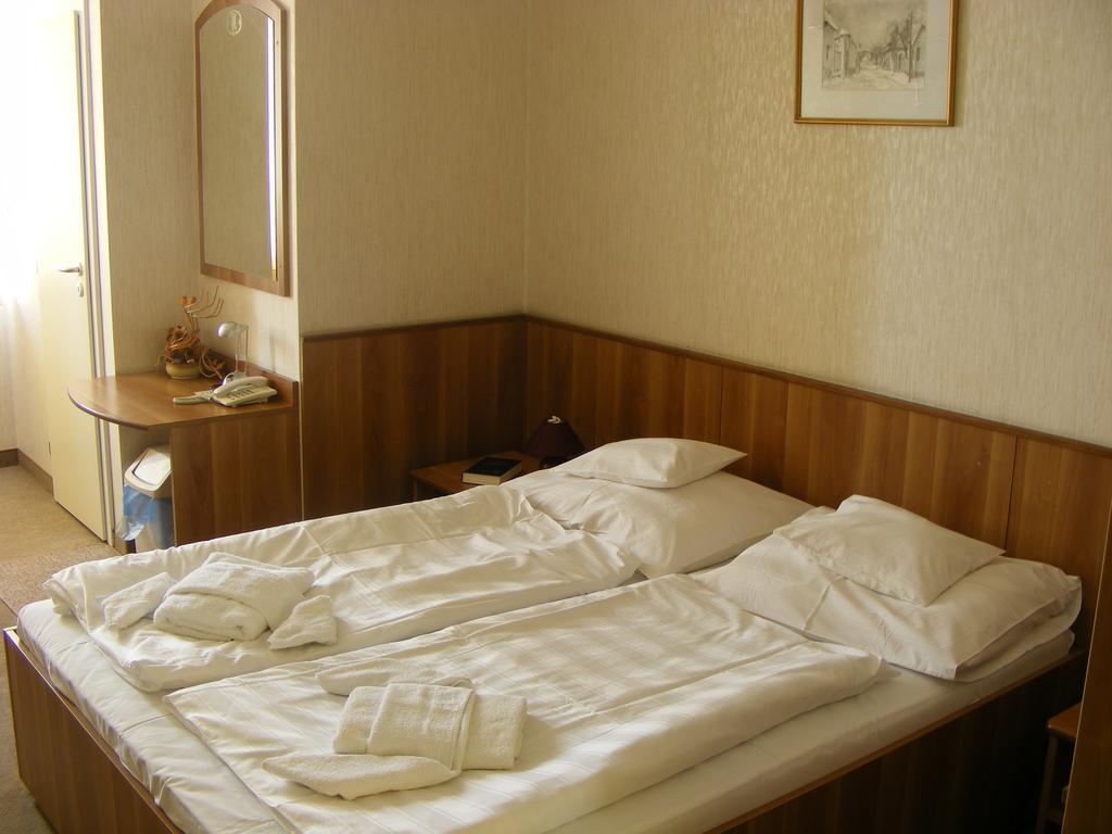 Hary Hotel Kecskemét Habitación foto