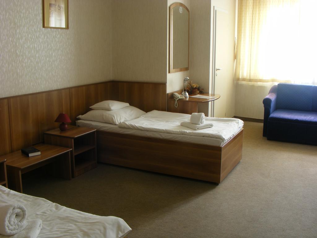 Hary Hotel Kecskemét Habitación foto