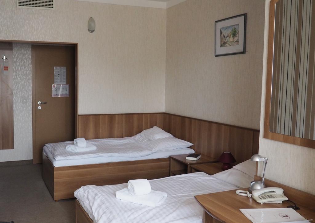 Hary Hotel Kecskemét Habitación foto