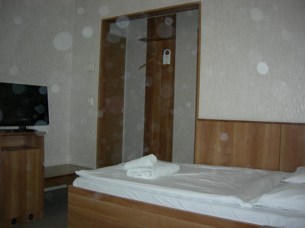 Hary Hotel Kecskemét Habitación foto